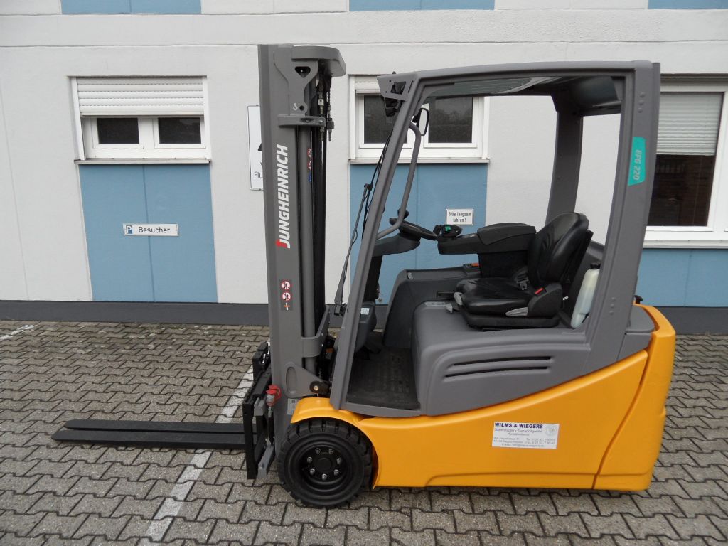 Jungheinrich-EFG 220 - Triplex - Front- und Dachscheibe-Elektro 3 Rad-Stapler-www.wilms-wiegers.de