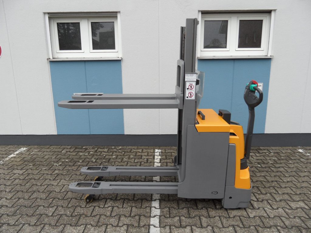Jungheinrich-EJD 220 - TOP-Batterie -Initialhub - Doppelstock-Hochhubwagen-www.wilms-wiegers.de