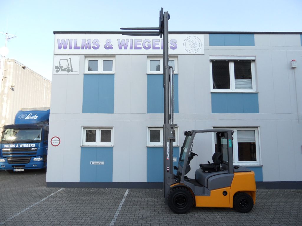 Jungheinrich-DFG 425 - 2016 - Triplex - aufgearbeitet-Dieselstapler-www.wilms-wiegers.de