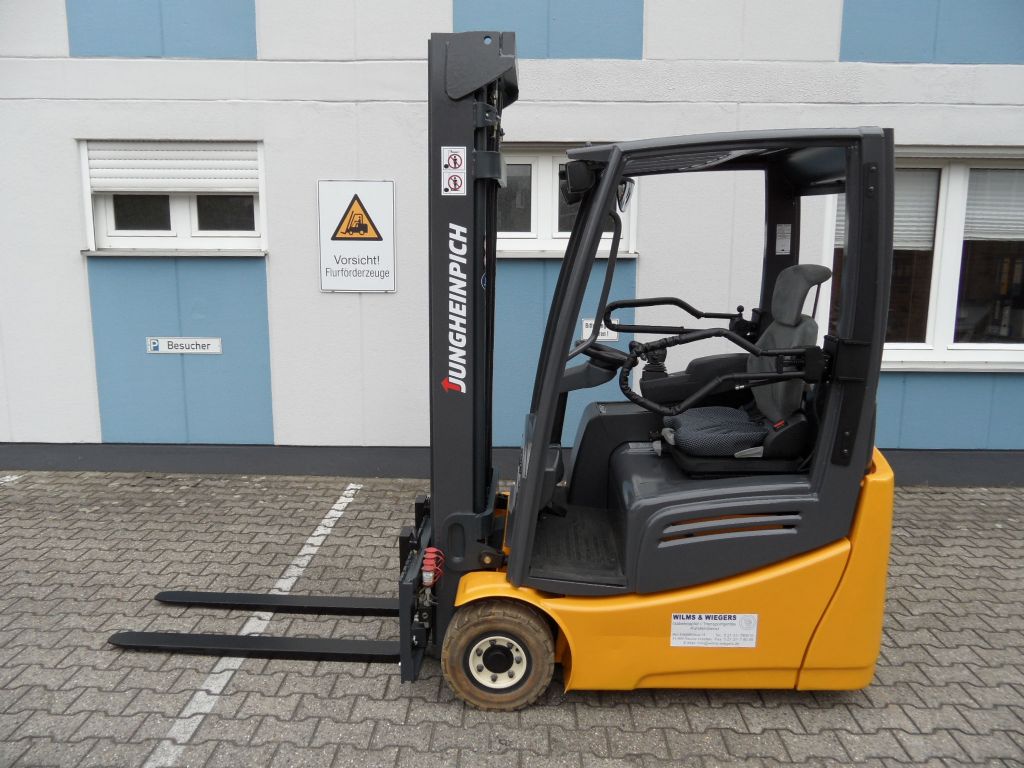 Jungheinrich-EFG 215 - 5,50 m Triplex - TOP-Batterie - ZH3-Elektro 3 Rad-Stapler-www.wilms-wiegers.de