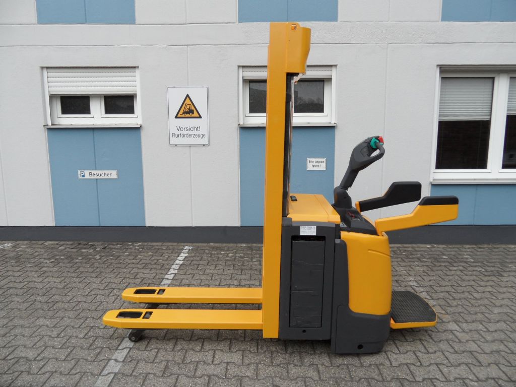 Jungheinrich-ERC 212z - Freihub - Initialhub - NEUE Batterie-Hochhubwagen-www.wilms-wiegers.de