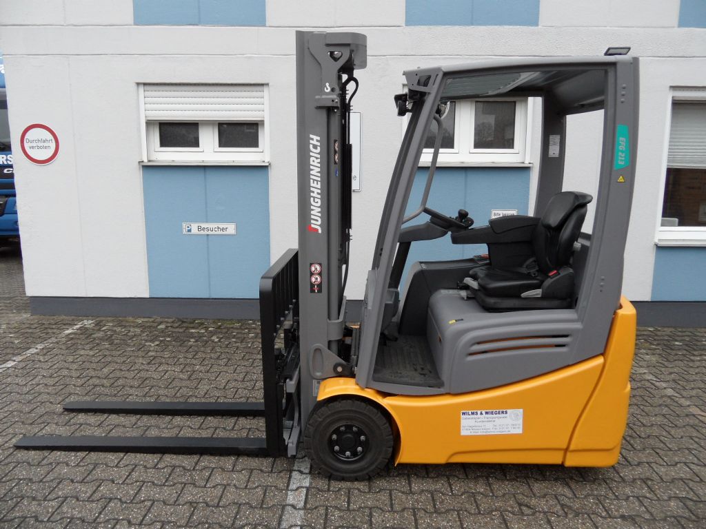 Jungheinrich-EFG 213 - Freihub - wenig Stunden-Elektro 3 Rad-Stapler-www.wilms-wiegers.de