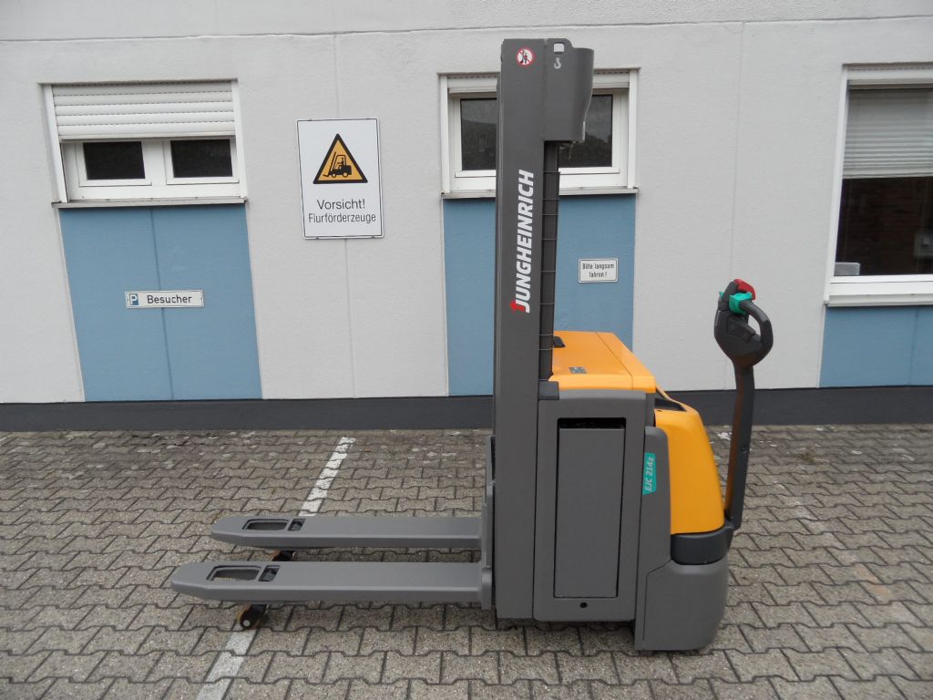 Jungheinrich-EJC 214z - Triplex - Basishub - unter 2 m Bauhhe-Hochhubwagen-www.wilms-wiegers.de