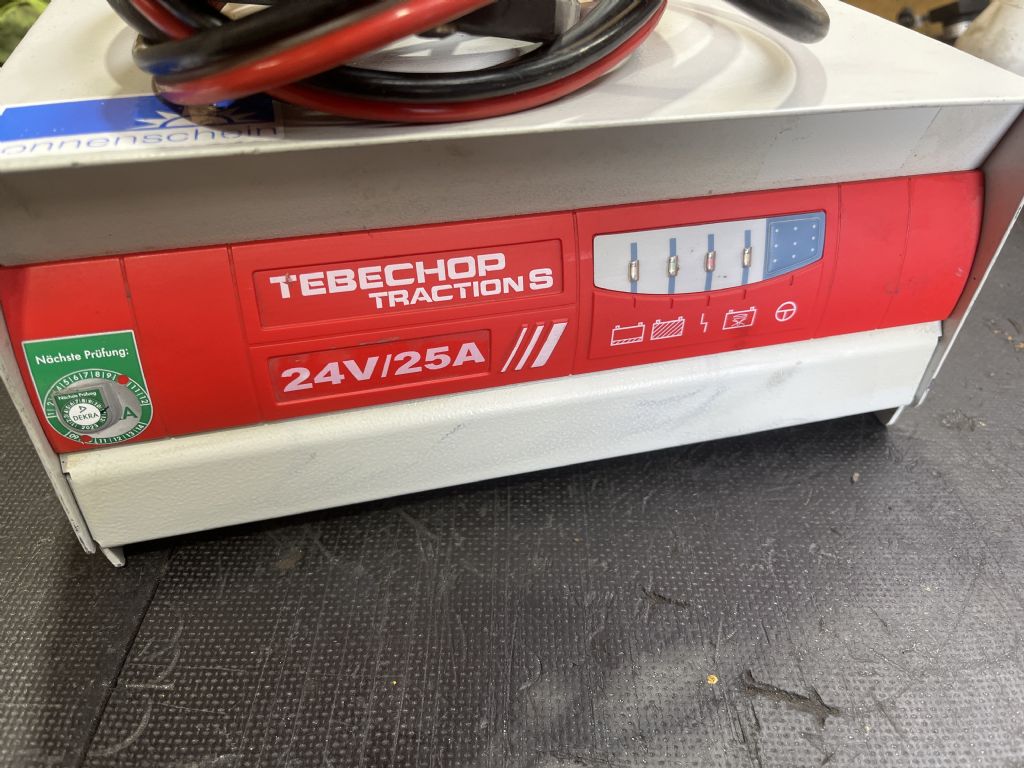 Tebetron 24V 25A  Charger www.wtrading.nl