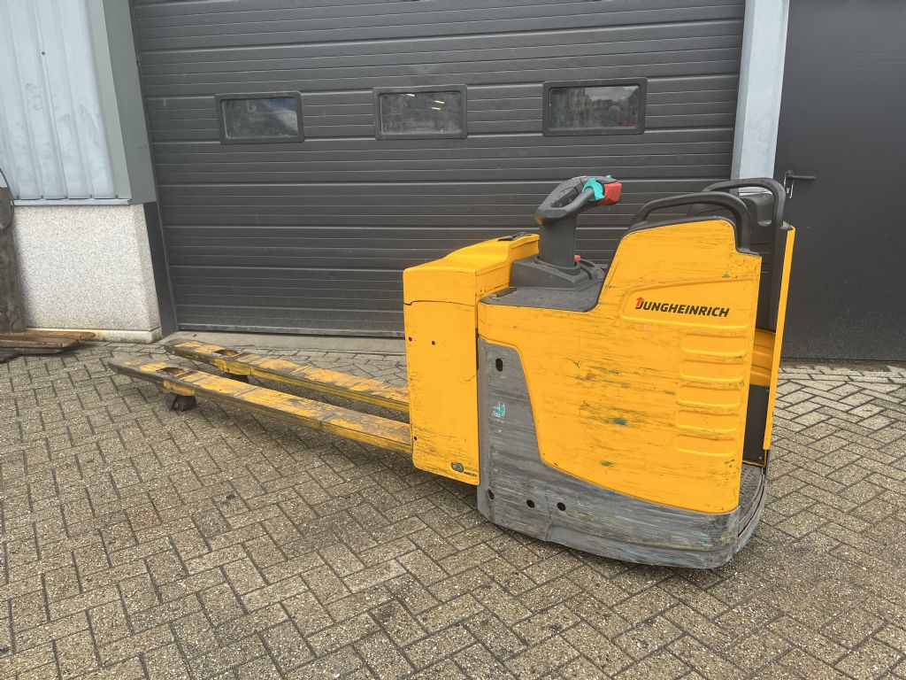 Jungheinrich ERE 225 f.P. 2400mm Electric Pallet Truck www.wtrading.nl