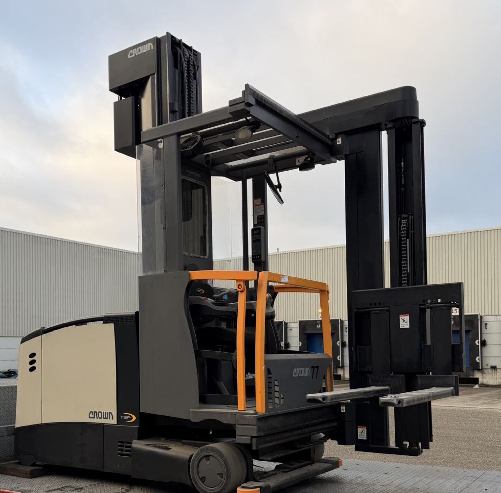 Crown TSP6000-1,25 6100mm closed hight 3700mm Narrow Aisle truck www.wtrading.nl