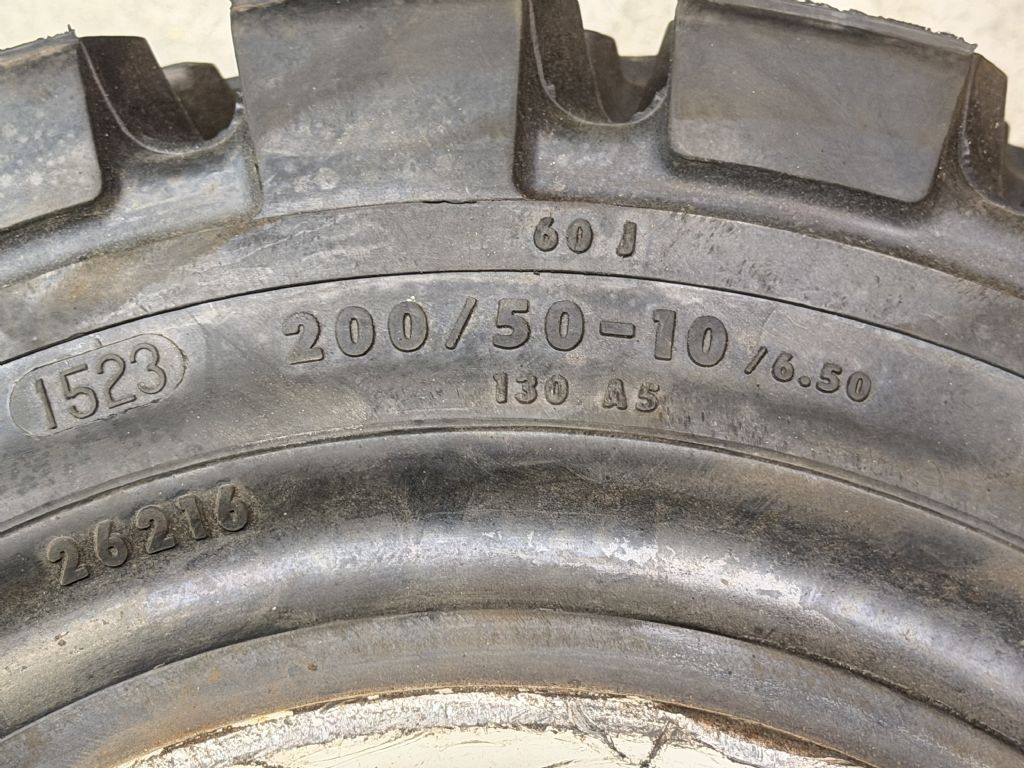 Continental Continental 200/50-10 7 loch Reifen www.wtrading.nl Continental Continental 200/50-10 7 loch Reifen www.wtrading.nl