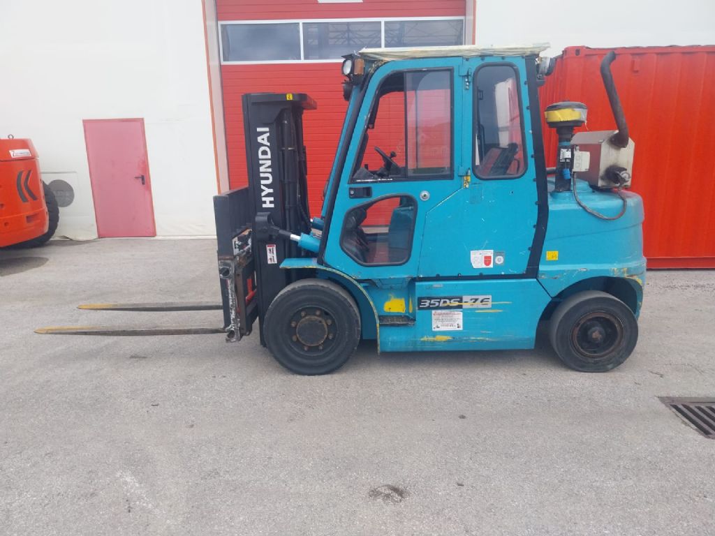 Hyundai-35DS-7E-Dieselstapler-www.zeiss-forkliftcenter.at