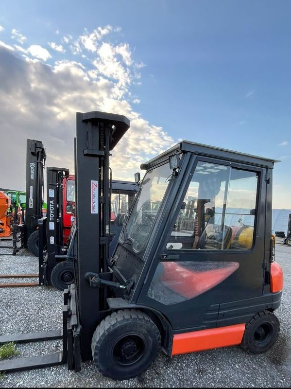 Toyota-42-6FGF25-Treibgasstapler www.zeiss-forkliftcenter.at