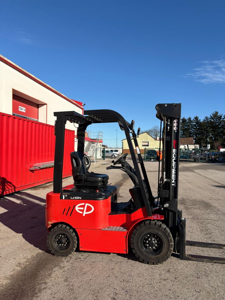 EP-EFL181-Elektro 4 Rad-Stapler www.zeiss-forkliftcenter.at